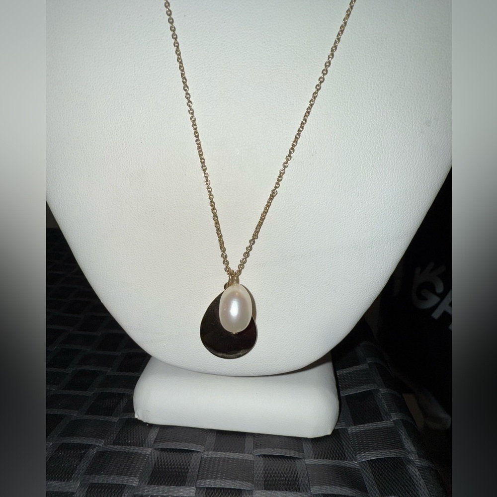 LOFT gold tone White Pearl and Gold Teardrop Pendant Drop  Necklace 28-30”